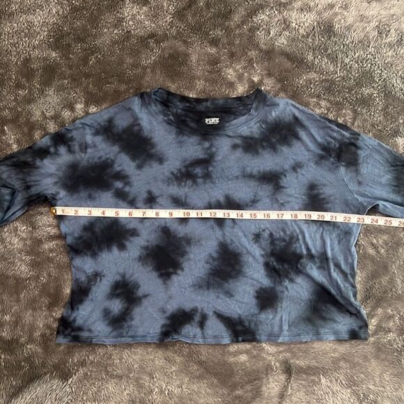 96. PINK Victoria’s Secret Tie Dye Oversized Long Sleeve Cropped Shirt Size S - Picture 4 of 9